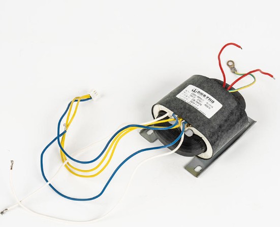 Quae sunt differentiae inter R-Type transformatores et translaticios EI/toroidales?